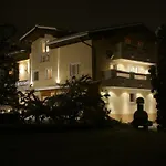 Auhof 3*