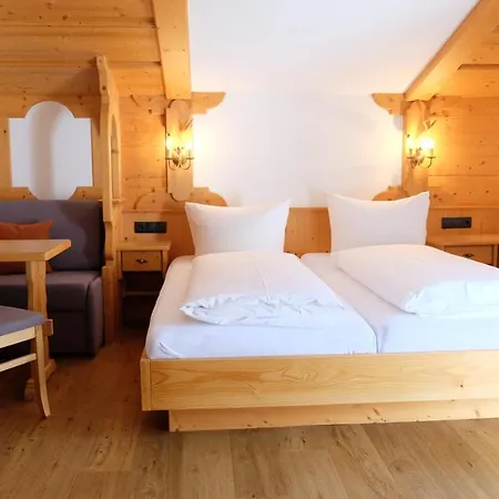 Apart Auhof 3* See