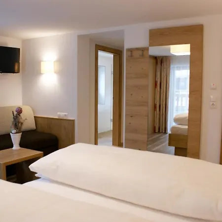 Auhof 3*