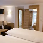 Auhof 3* See
