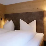 Auhof 3*