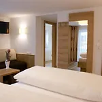 Auhof 3*