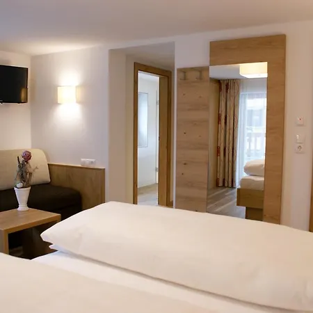 Auhof 3* See