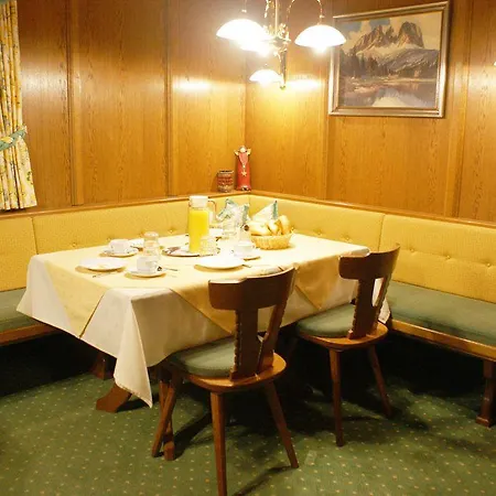 Auhof 3* See
