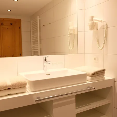 Auhof Pensionat 3*