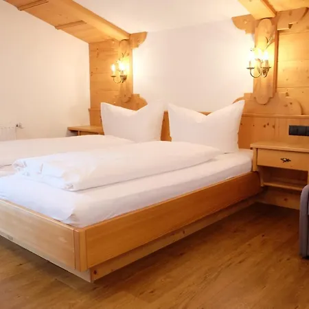 Auhof 3* See