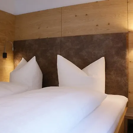 Auhof 3*