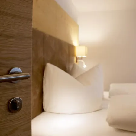 Auhof 3* See