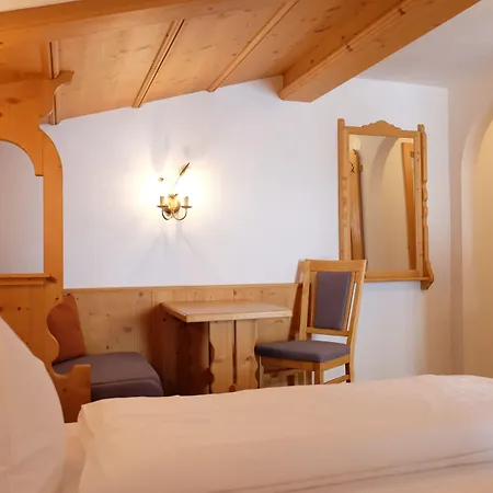Auhof 3* See